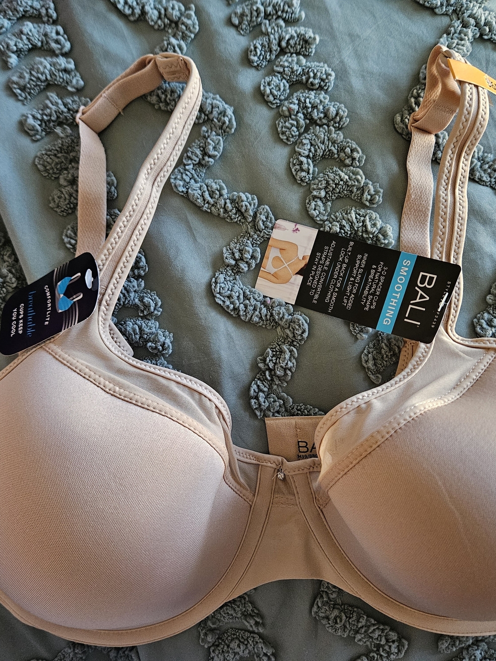Bali Smooth Smoothing Underwire Bra in Nude/Beige